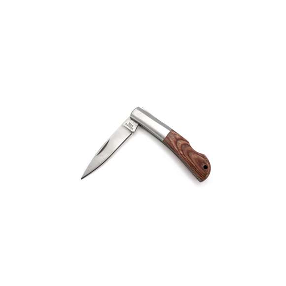 Navaja con hoja en acero inox y empuñadura en combinación de madera natural con acero inox. Con bloqueo de seguridad, troquelado en mango y presentada en caja individual.