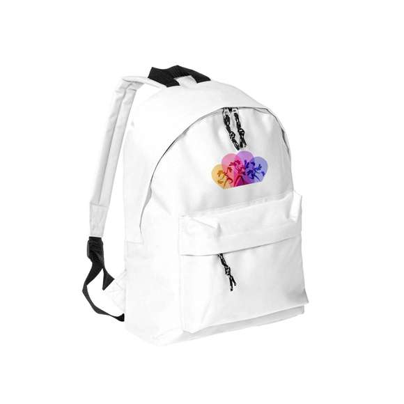 Mochila en resistente poliéster 600D. Con cierre de cremallera y bolsillo en frontal, de desenfadado diseño en variada gama de colores. Con esquinas reforzadas, tiradores con cinta para fácil apertura y Accesorios en color negro. Espalda acolchada y cintas de hombros ajustables con acolchado.