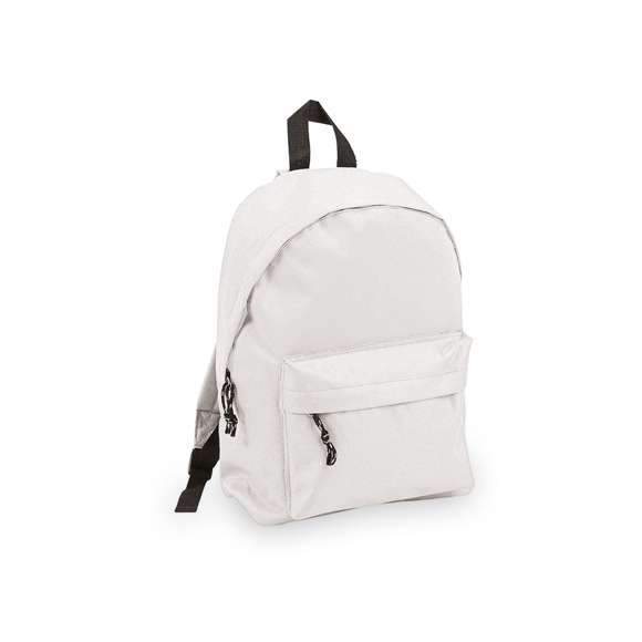 Mochila en resistente poliéster 600D. Con cierre de cremallera y bolsillo en frontal, de desenfadado diseño en variada gama de colores. Con esquinas reforzadas, tiradores con cinta para fácil apertura y Accesorios en color negro. Espalda acolchada y cintas de hombros ajustables con acolchado.