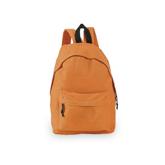 Mochila en resistente poliéster 600D. Con cierre de cremallera y bolsillo en frontal, de desenfadado diseño en variada gama de colores. Con esquinas reforzadas, tiradores con cinta para fácil apertura y Accesorios en color negro. Espalda acolchada y cintas de hombros ajustables con acolchado.