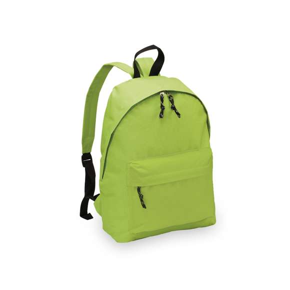 Mochila en resistente poliéster 600D. Con cierre de cremallera y bolsillo en frontal, de desenfadado diseño en variada gama de colores. Con esquinas reforzadas, tiradores con cinta para fácil apertura y Accesorios en color negro. Espalda acolchada y cintas de hombros ajustables con acolchado.