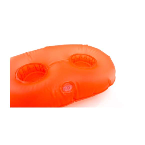 Soporte inflable en resistente PVC para 2 refrescos de 33 cl en vivos colores.