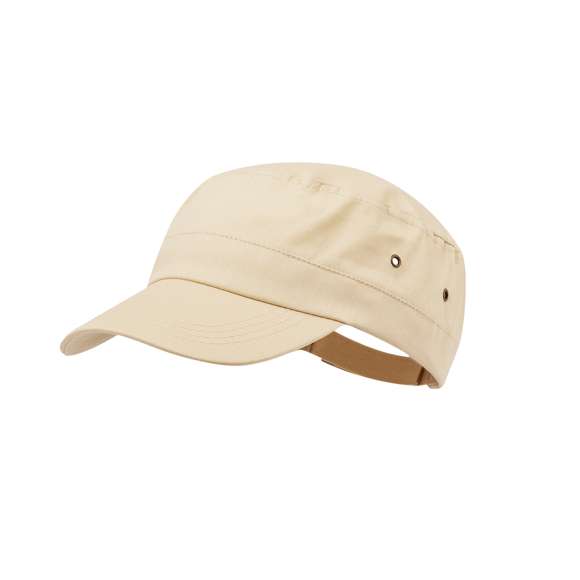 Gorra tipo militar en material 100% algodón peinado y sobrios colores. Con orificios de ventilación laterales reforzados con argolla metálicas y cierre ajustable de velcro.
