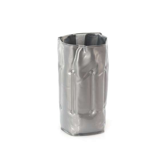 Enfriador para botellas fabricado en resistente PVC, con cierre ajustable de velcro. Líquido refrigerante interior y acabado termo sellado. Disponible en variada gama de colores.