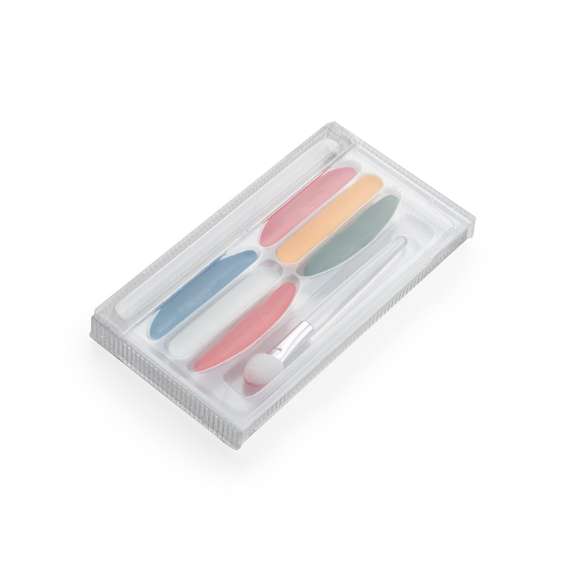 Set de pinturas con aplicador y en variados colores. Presentad en estuche individual transparente.